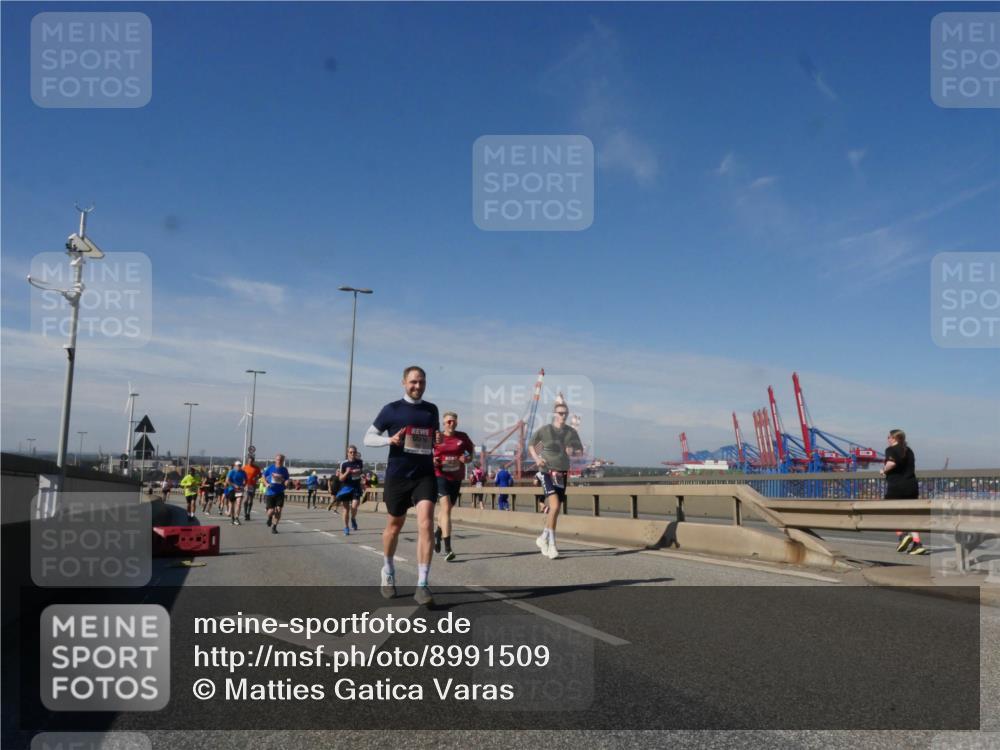 03.10.2025 - Köhlbrandbrückenlauf Matties Gatica Varas http://msf.ph/oto/8991509 03.10.2025 12:42:34 Position 2  meine-sportfotos.de