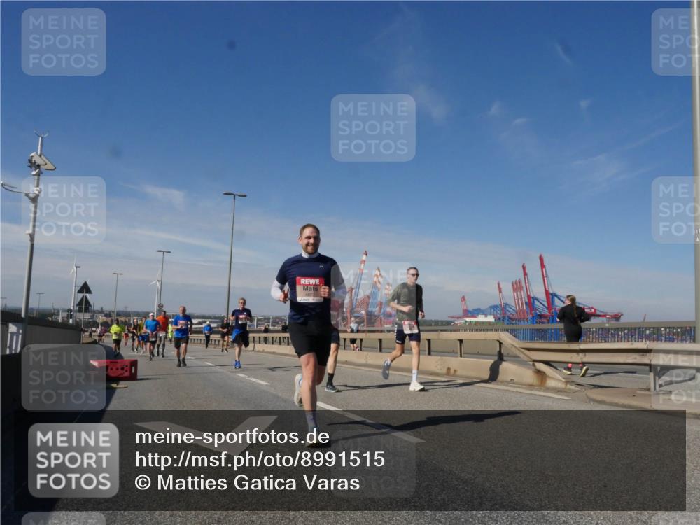 03.10.2025 - Köhlbrandbrückenlauf Matties Gatica Varas http://msf.ph/oto/8991515 03.10.2025 12:42:34 Position 2  meine-sportfotos.de