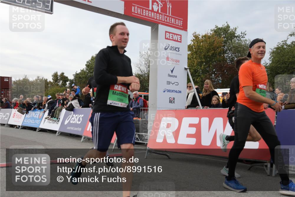 03.10.2025 - Köhlbrandbrückenlauf Yannick Fuchs http://msf.ph/oto/8991516 03.10.2025 16:02:51 Ziel 7099, 7180, 7277, 7278, 7386, 7923, 8048, 9023, 9511, 9595, 9670 meine-sportfotos.de