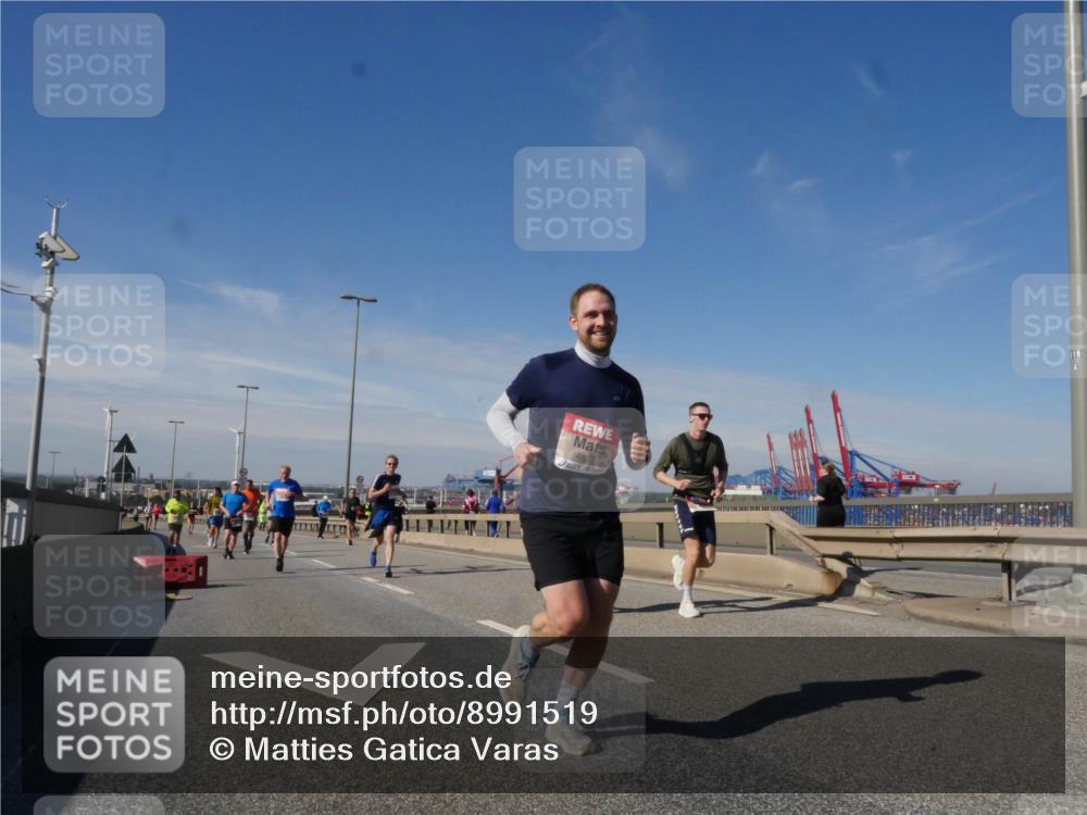 03.10.2025 - Köhlbrandbrückenlauf Matties Gatica Varas http://msf.ph/oto/8991519 03.10.2025 12:42:35 Position 2 4877, 118 meine-sportfotos.de