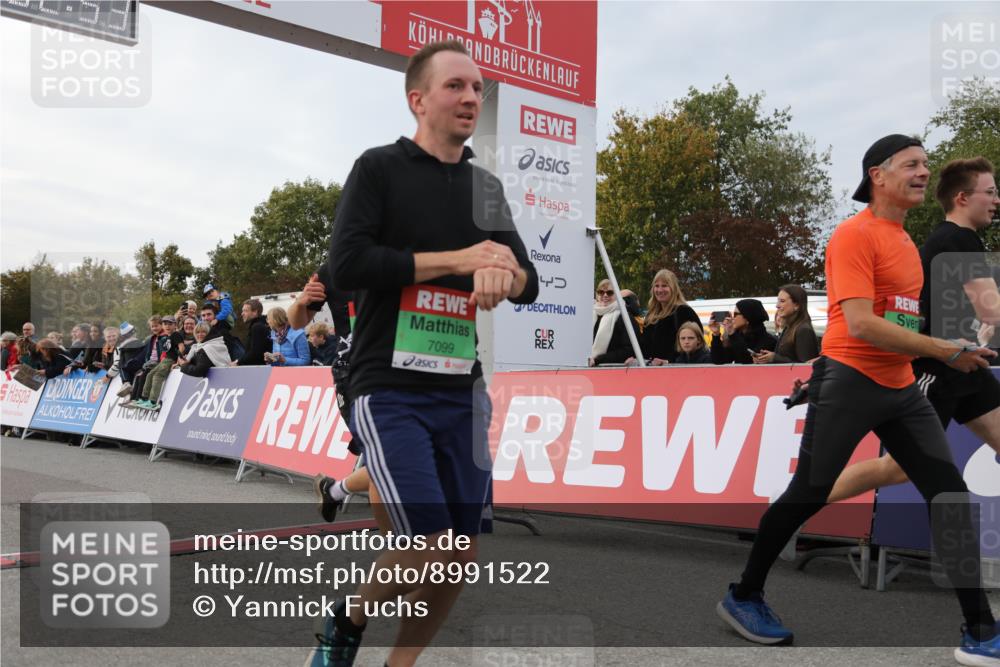 03.10.2025 - Köhlbrandbrückenlauf Yannick Fuchs http://msf.ph/oto/8991522 03.10.2025 16:02:51 Ziel 7099, 7180, 7277, 7278, 7386, 7923, 8048, 9023, 9511, 9595, 9670 meine-sportfotos.de