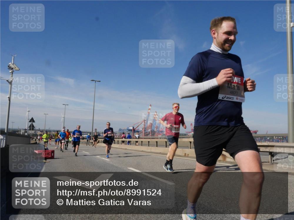 03.10.2025 - Köhlbrandbrückenlauf Matties Gatica Varas http://msf.ph/oto/8991524 03.10.2025 12:42:35 Position 2 4877 meine-sportfotos.de