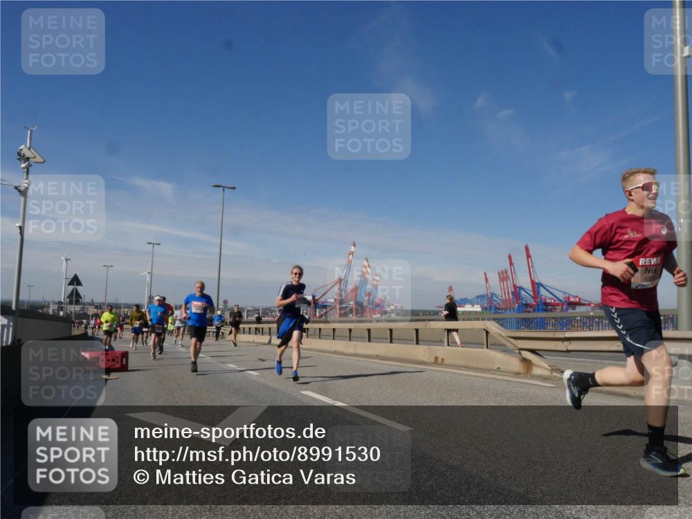 03.10.2025 - Köhlbrandbrückenlauf Matties Gatica Varas http://msf.ph/oto/8991530 03.10.2025 12:42:36 Position 2 6305 meine-sportfotos.de