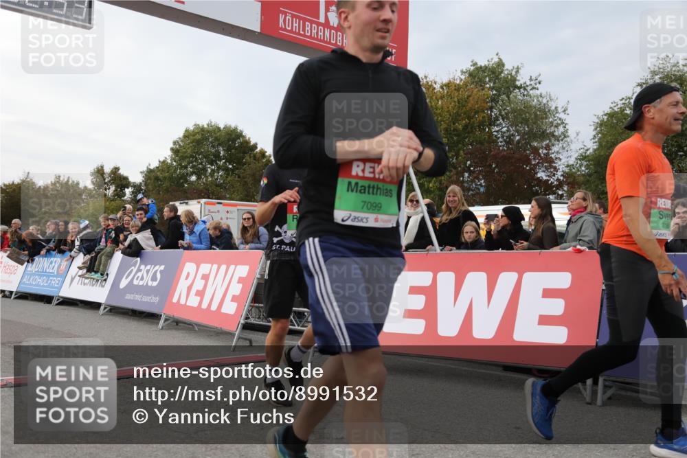 03.10.2025 - Köhlbrandbrückenlauf Yannick Fuchs http://msf.ph/oto/8991532 03.10.2025 16:02:51 Ziel 7099, 7180, 7277, 7278, 7386, 7923, 8048, 9023, 9511, 9595, 9670 meine-sportfotos.de