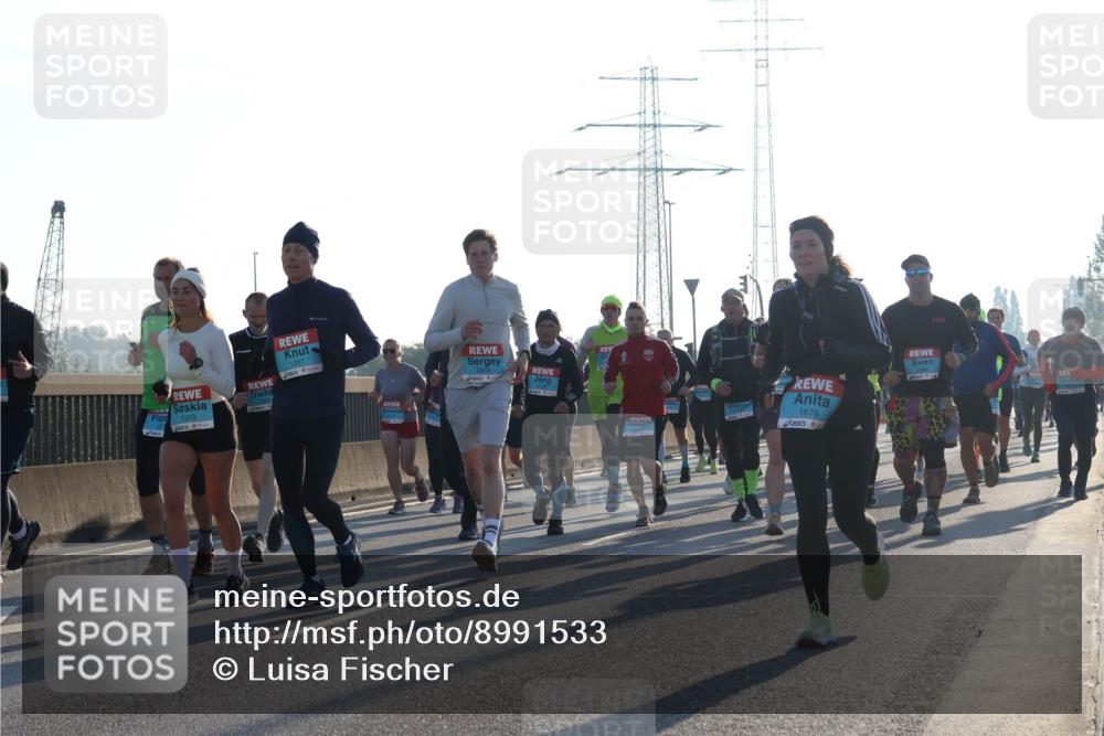 03.10.2025 - Köhlbrandbrückenlauf Luisa Fischer http://msf.ph/oto/8991533 03.10.2025 10:16:31 Position 3 1257, 1203, 1679 meine-sportfotos.de