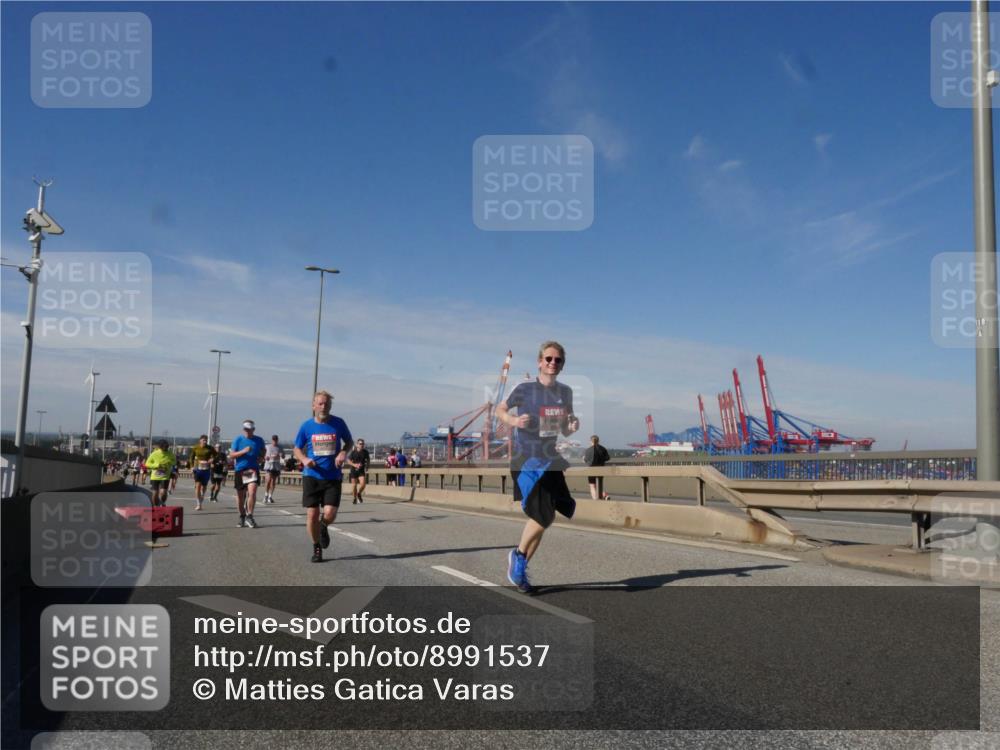 03.10.2025 - Köhlbrandbrückenlauf Matties Gatica Varas http://msf.ph/oto/8991537 03.10.2025 12:42:37 Position 2 118 meine-sportfotos.de
