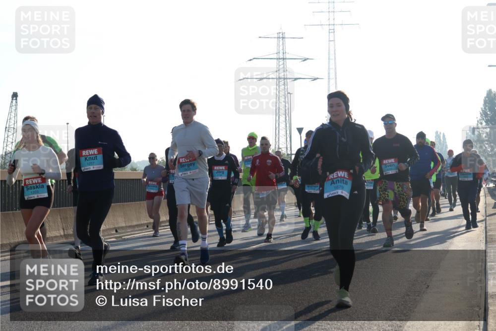 03.10.2025 - Köhlbrandbrückenlauf Luisa Fischer http://msf.ph/oto/8991540 03.10.2025 10:16:31 Position 3 1203, 1257, 1679 meine-sportfotos.de