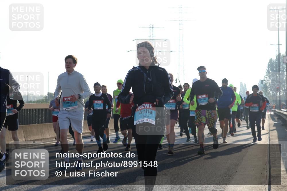 03.10.2025 - Köhlbrandbrückenlauf Luisa Fischer http://msf.ph/oto/8991548 03.10.2025 10:16:32 Position 3 516, 2858, 1679, 1169 meine-sportfotos.de