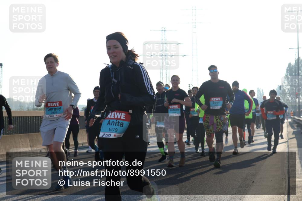 03.10.2025 - Köhlbrandbrückenlauf Luisa Fischer http://msf.ph/oto/8991550 03.10.2025 10:16:32 Position 3 2858, 1679, 316811, 1169 meine-sportfotos.de