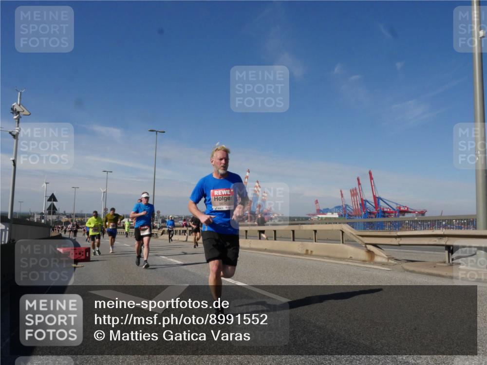 03.10.2025 - Köhlbrandbrückenlauf Matties Gatica Varas http://msf.ph/oto/8991552 03.10.2025 12:42:39 Position 2 6630, 118 meine-sportfotos.de