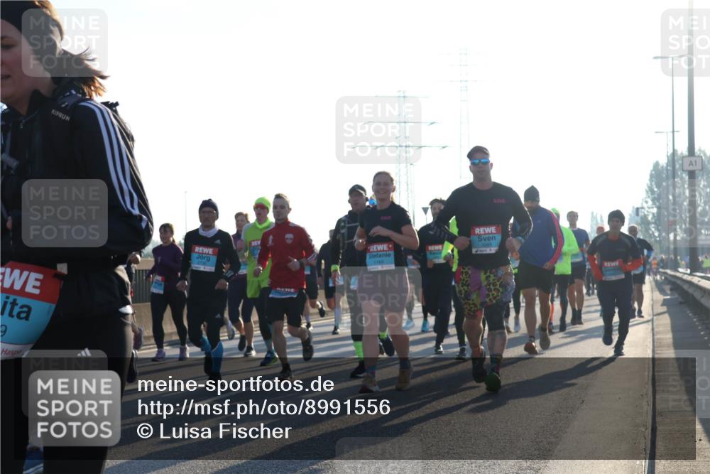 03.10.2025 - Köhlbrandbrückenlauf Luisa Fischer http://msf.ph/oto/8991556 03.10.2025 10:16:33 Position 3 9, 1169, 3268, 1 meine-sportfotos.de
