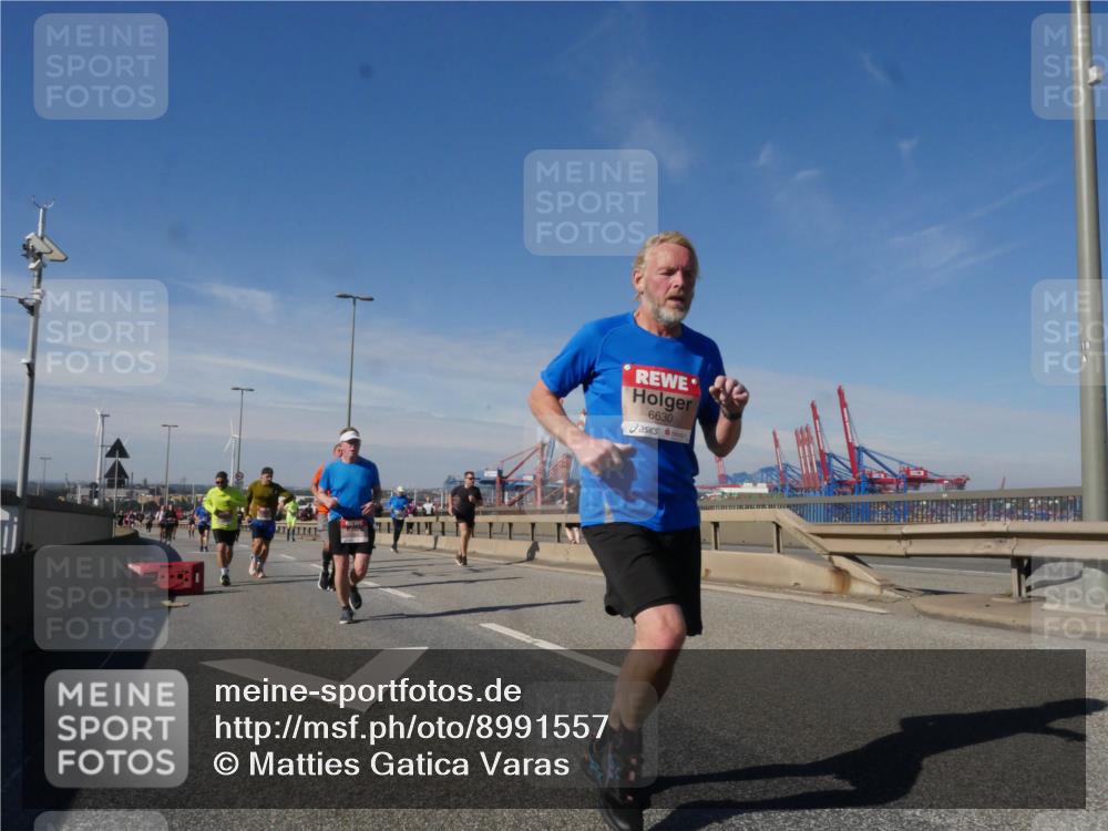 03.10.2025 - Köhlbrandbrückenlauf Matties Gatica Varas http://msf.ph/oto/8991557 03.10.2025 12:42:39 Position 2 6630, 18 meine-sportfotos.de