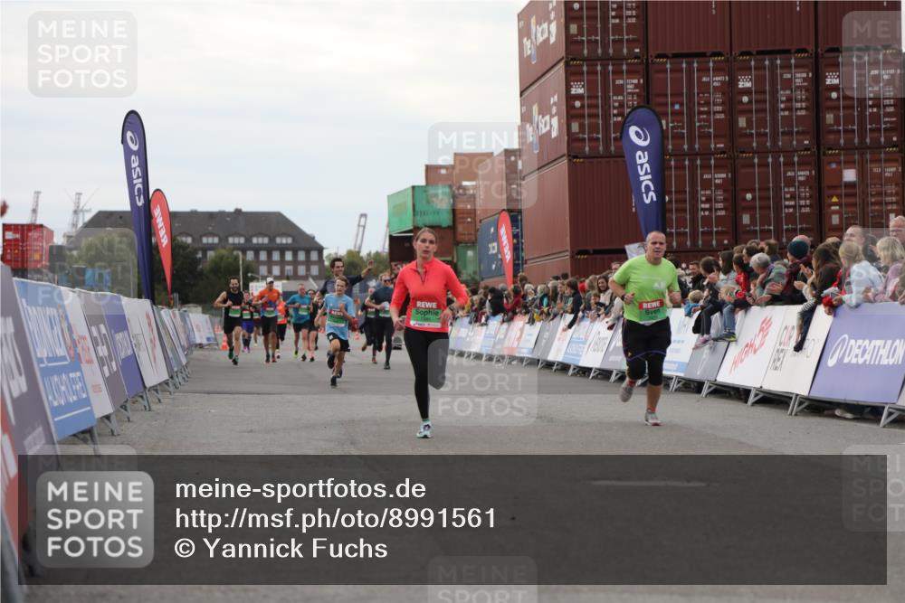 03.10.2025 - Köhlbrandbrückenlauf Yannick Fuchs http://msf.ph/oto/8991561 03.10.2025 16:02:53 Ziel 7099, 7180, 7277, 7278, 7386, 7923, 8048, 9023, 9511, 9619 meine-sportfotos.de