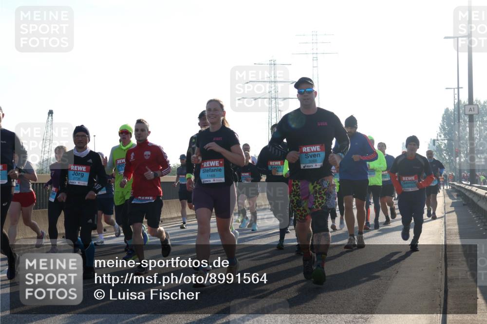 03.10.2025 - Köhlbrandbrückenlauf Luisa Fischer http://msf.ph/oto/8991564 03.10.2025 10:16:34 Position 3 2736, 1169, 3268, 1 meine-sportfotos.de