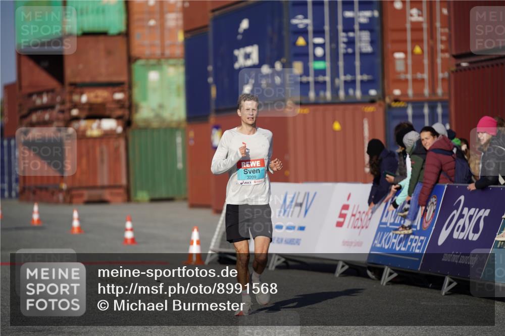 03.10.2025 - Köhlbrandbrückenlauf Michael Burmester http://msf.ph/oto/8991568 03.10.2025 09:48:05 Ziel 3209 meine-sportfotos.de