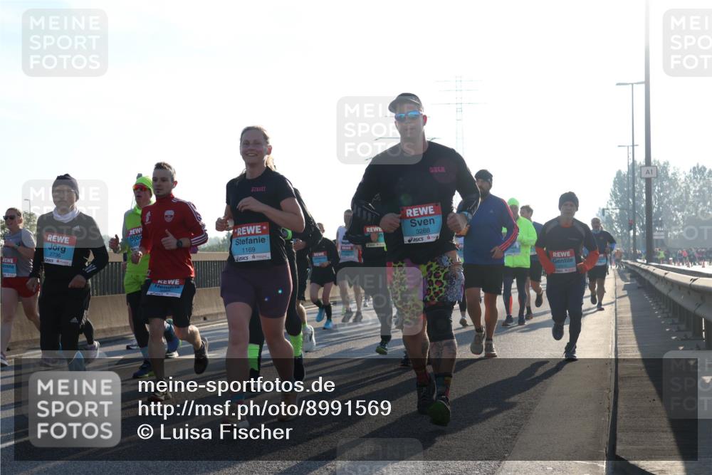 03.10.2025 - Köhlbrandbrückenlauf Luisa Fischer http://msf.ph/oto/8991569 03.10.2025 10:16:34 Position 3 2736, 1169, 3268 meine-sportfotos.de