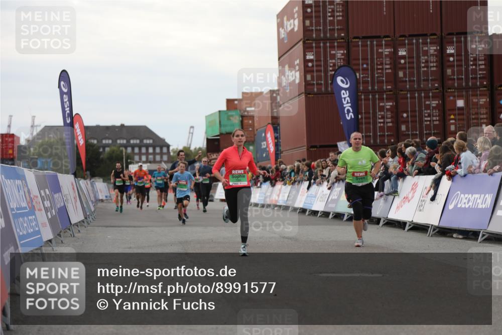 03.10.2025 - Köhlbrandbrückenlauf Yannick Fuchs http://msf.ph/oto/8991577 03.10.2025 16:02:53 Ziel 7099, 7180, 7277, 7278, 7386, 7923, 8048, 9023, 9511, 9619 meine-sportfotos.de
