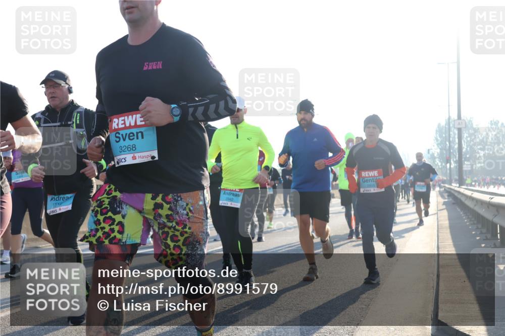 03.10.2025 - Köhlbrandbrückenlauf Luisa Fischer http://msf.ph/oto/8991579 03.10.2025 10:16:35 Position 3 151, 3268, 2942, 2805 meine-sportfotos.de