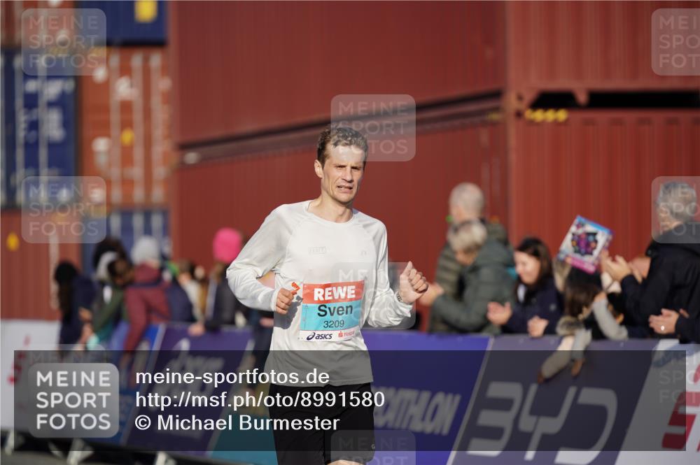 03.10.2025 - Köhlbrandbrückenlauf Michael Burmester http://msf.ph/oto/8991580 03.10.2025 09:48:08 Ziel 3209 meine-sportfotos.de