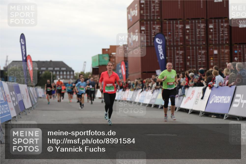 03.10.2025 - Köhlbrandbrückenlauf Yannick Fuchs http://msf.ph/oto/8991584 03.10.2025 16:02:53 Ziel 7099, 7180, 7277, 7278, 7386, 7923, 8048, 9023, 9511, 9619 meine-sportfotos.de