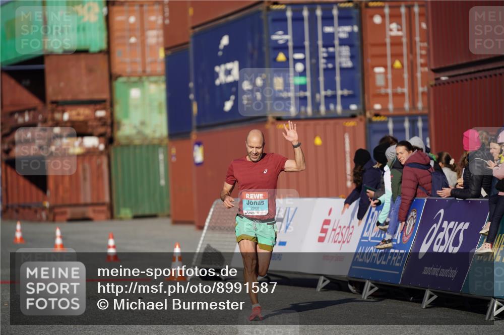 03.10.2025 - Köhlbrandbrückenlauf Michael Burmester http://msf.ph/oto/8991587 03.10.2025 09:48:14 Ziel 2968, 3209 meine-sportfotos.de