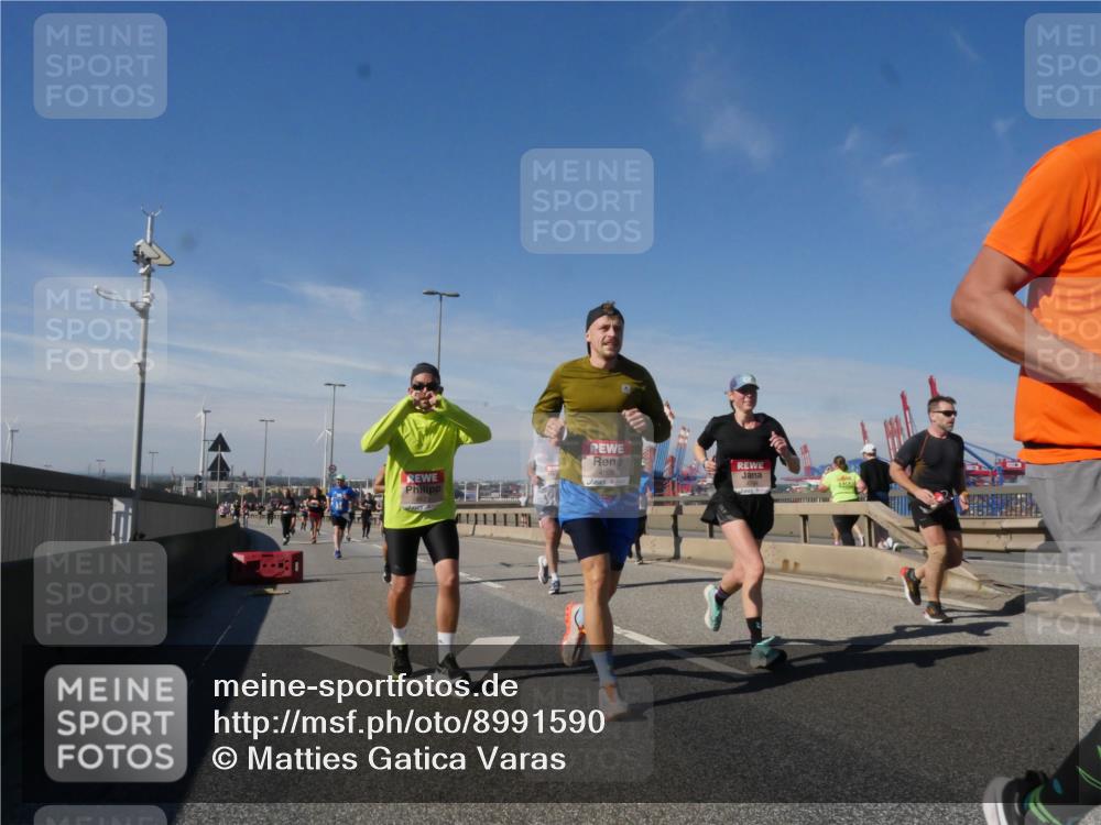 03.10.2025 - Köhlbrandbrückenlauf Matties Gatica Varas http://msf.ph/oto/8991590 03.10.2025 12:42:43 Position 2 4806 meine-sportfotos.de
