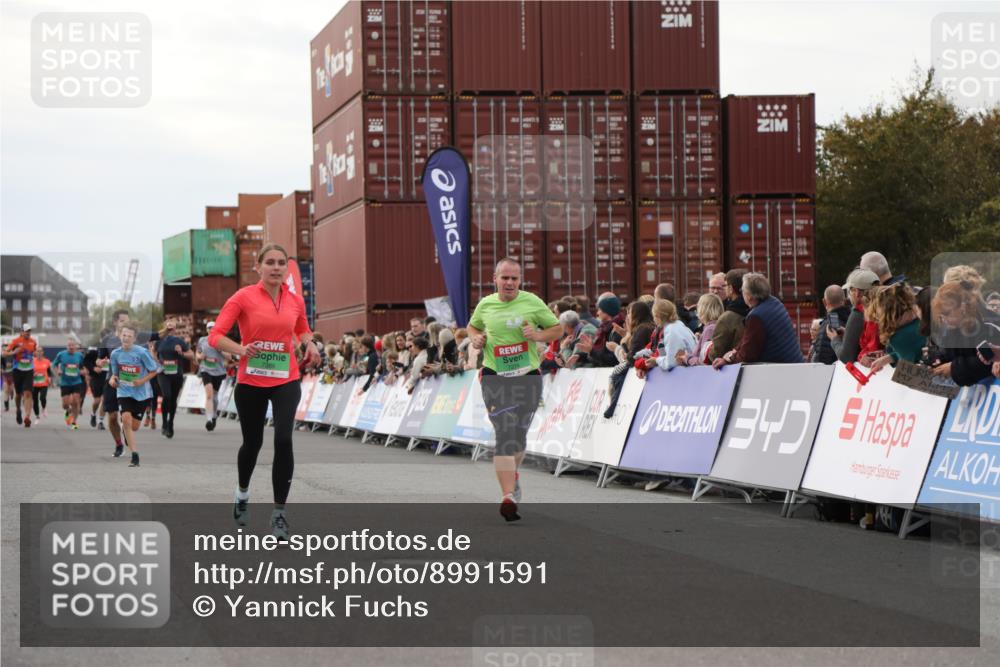 03.10.2025 - Köhlbrandbrückenlauf Yannick Fuchs http://msf.ph/oto/8991591 03.10.2025 16:02:54 Ziel 7099, 7277, 7278, 7386, 7673, 7923, 9023, 9511, 9619 meine-sportfotos.de