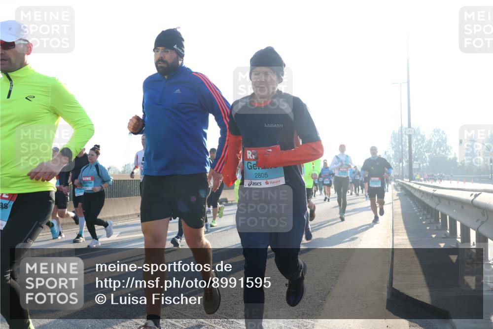 03.10.2025 - Köhlbrandbrückenlauf Luisa Fischer http://msf.ph/oto/8991595 03.10.2025 10:16:37 Position 3 2805 meine-sportfotos.de