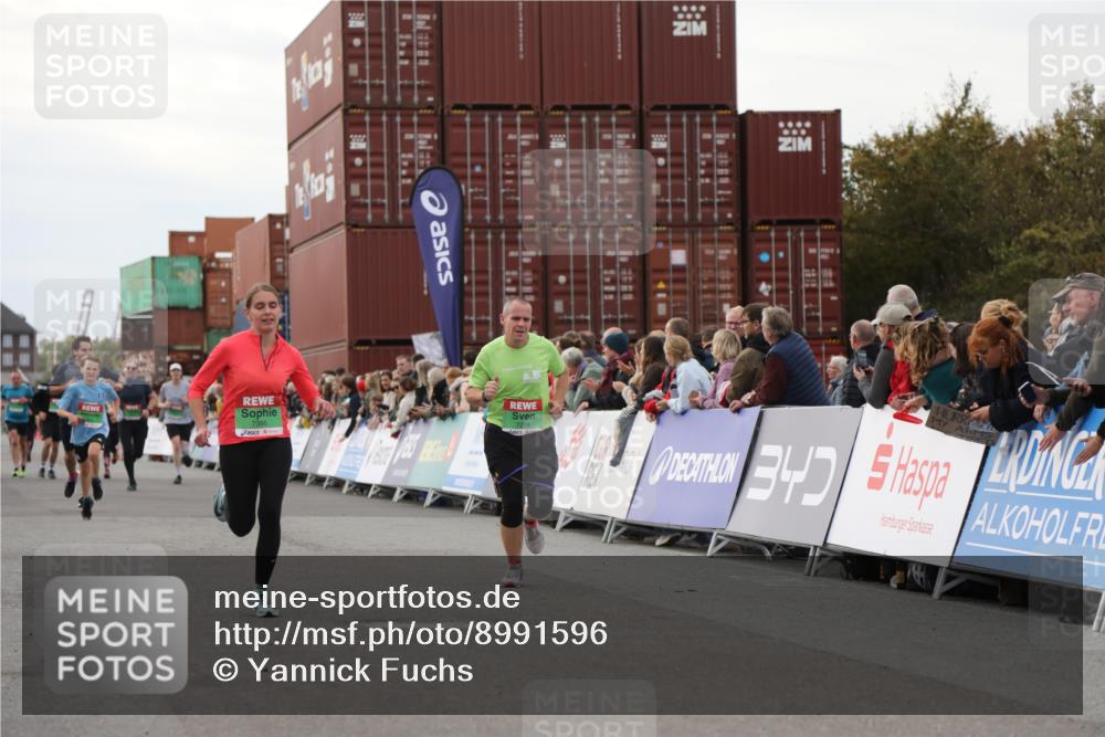 03.10.2025 - Köhlbrandbrückenlauf Yannick Fuchs http://msf.ph/oto/8991596 03.10.2025 16:02:54 Ziel 7099, 7277, 7278, 7386, 7673, 7923, 9023, 9511, 9619 meine-sportfotos.de