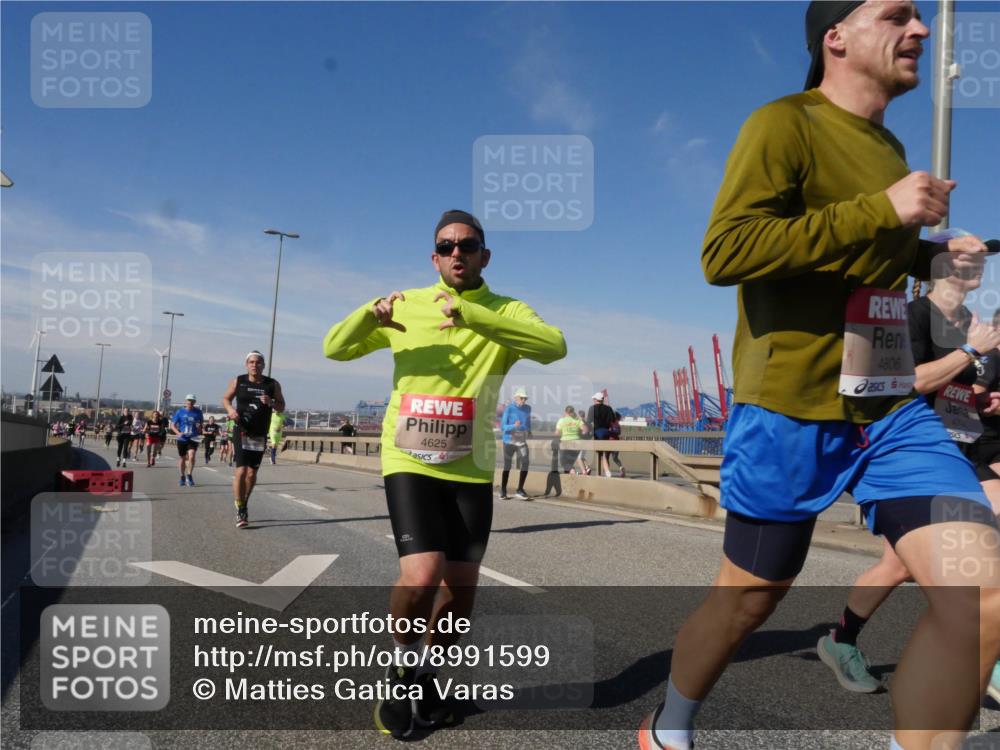 03.10.2025 - Köhlbrandbrückenlauf Matties Gatica Varas http://msf.ph/oto/8991599 03.10.2025 12:42:44 Position 2 4625, 4806 meine-sportfotos.de