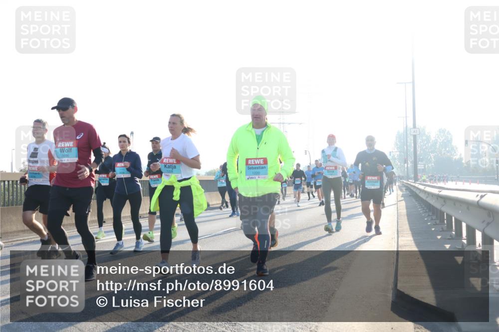 03.10.2025 - Köhlbrandbrückenlauf Luisa Fischer http://msf.ph/oto/8991604 03.10.2025 10:16:38 Position 3 2696, 1228, 1220 meine-sportfotos.de