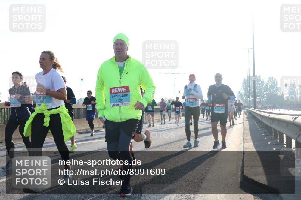 03.10.2025 - Köhlbrandbrückenlauf Luisa Fischer http://msf.ph/oto/8991609 03.10.2025 10:16:38 Position 3 1228, 1220, 3838 meine-sportfotos.de