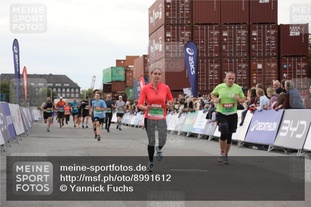 03.10.2025 - Köhlbrandbrückenlauf Yannick Fuchs http://msf.ph/oto/8991612 03.10.2025 16:02:54 Ziel 7099, 7277, 7278, 7386, 7673, 7923, 9023, 9511, 9619 meine-sportfotos.de