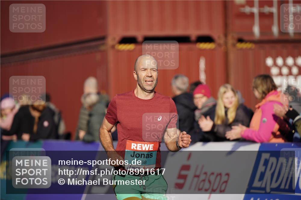 03.10.2025 - Köhlbrandbrückenlauf Michael Burmester http://msf.ph/oto/8991617 03.10.2025 09:48:17 Ziel 2968 meine-sportfotos.de