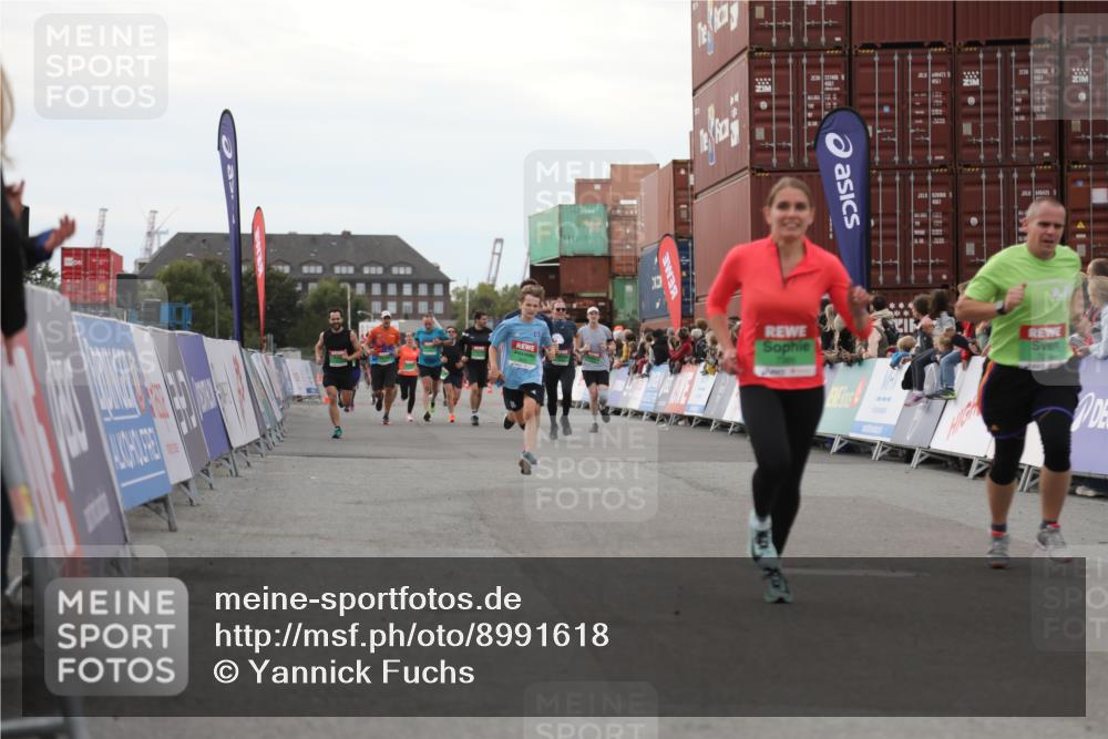 03.10.2025 - Köhlbrandbrückenlauf Yannick Fuchs http://msf.ph/oto/8991618 03.10.2025 16:02:55 Ziel 7278, 7386, 7673, 7923, 9023, 9619 meine-sportfotos.de
