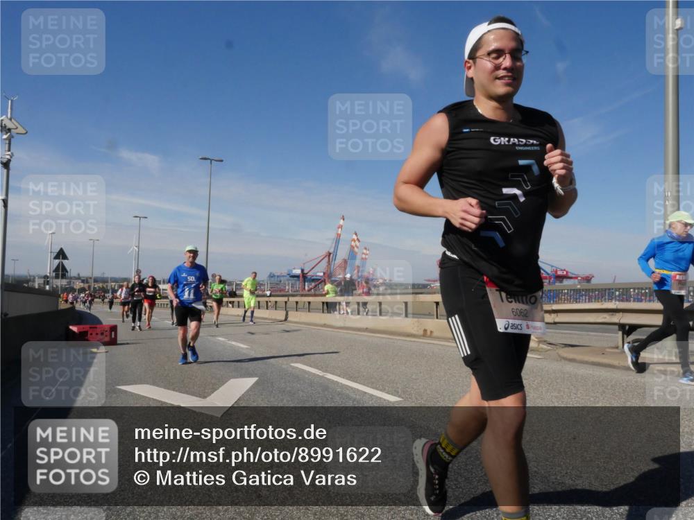 03.10.2025 - Köhlbrandbrückenlauf Matties Gatica Varas http://msf.ph/oto/8991622 03.10.2025 12:42:47 Position 2 50, 6062, 118 meine-sportfotos.de