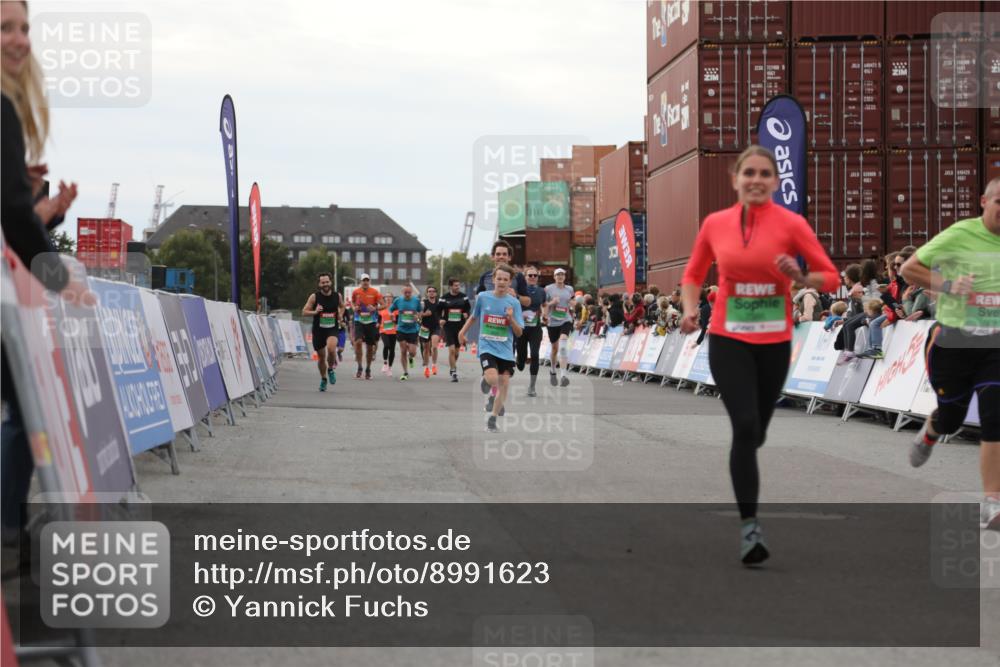 03.10.2025 - Köhlbrandbrückenlauf Yannick Fuchs http://msf.ph/oto/8991623 03.10.2025 16:02:55 Ziel 7278, 7386, 7673, 7923, 9023, 9619 meine-sportfotos.de