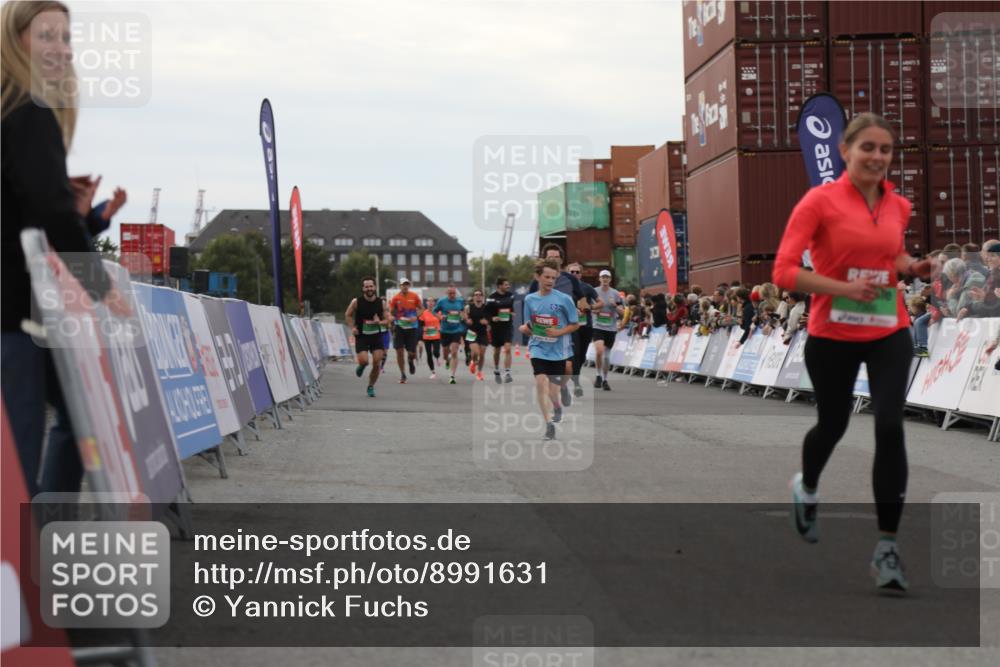 03.10.2025 - Köhlbrandbrückenlauf Yannick Fuchs http://msf.ph/oto/8991631 03.10.2025 16:02:55 Ziel 7278, 7386, 7673, 7923, 9023, 9619 meine-sportfotos.de