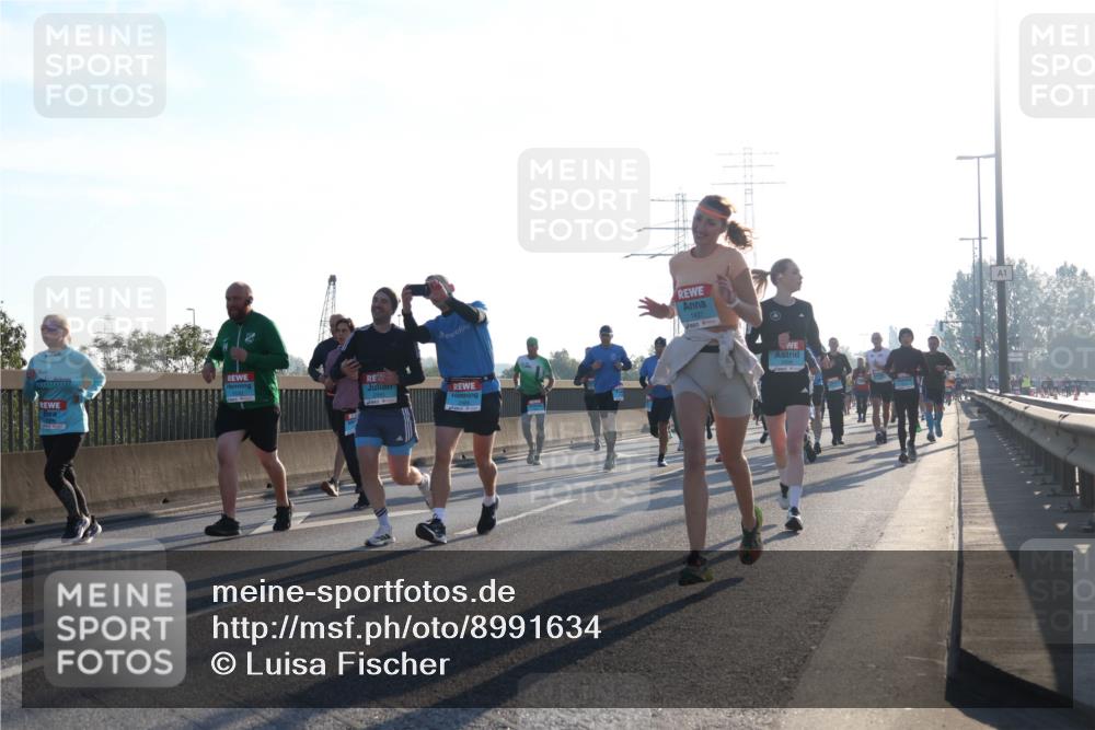 03.10.2025 - Köhlbrandbrückenlauf Luisa Fischer http://msf.ph/oto/8991634 03.10.2025 10:16:42 Position 3 1437, 1 meine-sportfotos.de