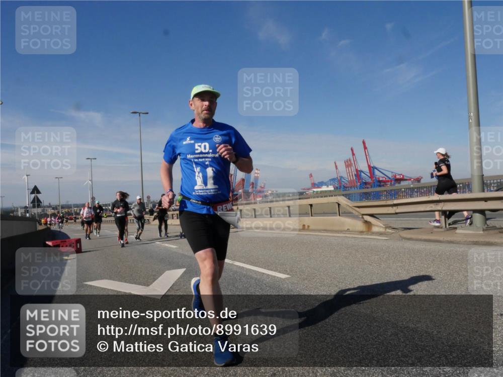 03.10.2025 - Köhlbrandbrückenlauf Matties Gatica Varas http://msf.ph/oto/8991639 03.10.2025 12:42:49 Position 2 50, 31 meine-sportfotos.de