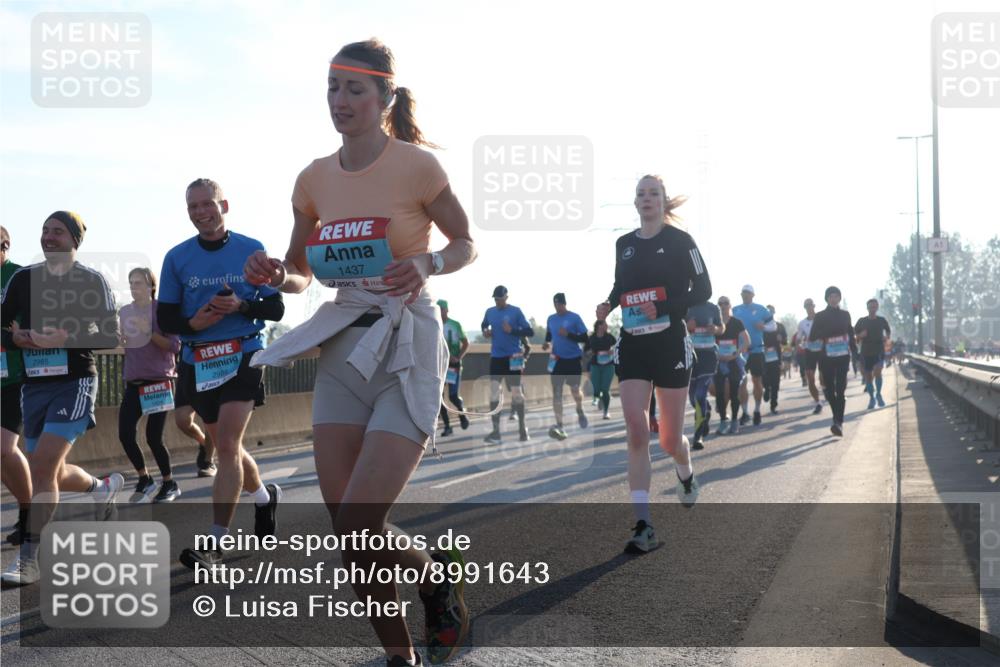 03.10.2025 - Köhlbrandbrückenlauf Luisa Fischer http://msf.ph/oto/8991643 03.10.2025 10:16:43 Position 3 2985, 1437, 2989, 2696 meine-sportfotos.de