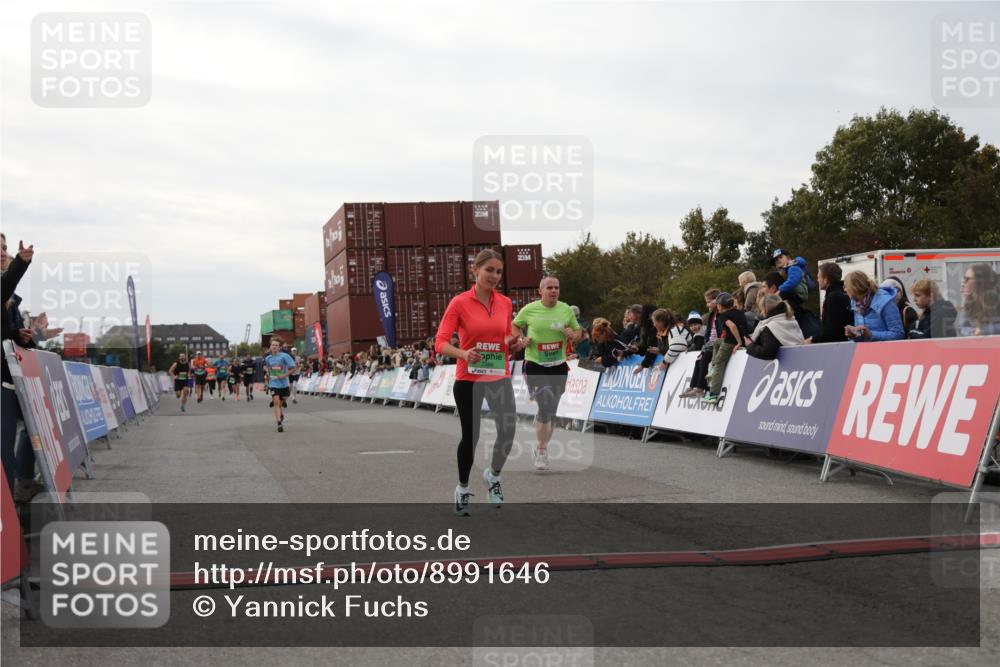 03.10.2025 - Köhlbrandbrückenlauf Yannick Fuchs http://msf.ph/oto/8991646 03.10.2025 16:02:56 Ziel 7125, 7278, 7386, 7673, 7923, 9023, 9619 meine-sportfotos.de