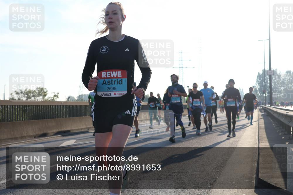 03.10.2025 - Köhlbrandbrückenlauf Luisa Fischer http://msf.ph/oto/8991653 03.10.2025 10:16:44 Position 3 2698 meine-sportfotos.de
