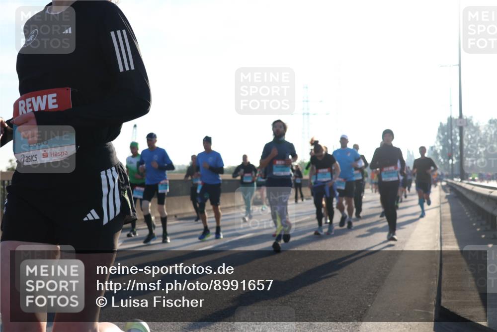 03.10.2025 - Köhlbrandbrückenlauf Luisa Fischer http://msf.ph/oto/8991657 03.10.2025 10:16:44 Position 3 2534 meine-sportfotos.de