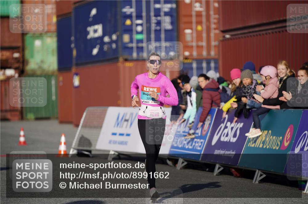 03.10.2025 - Köhlbrandbrückenlauf Michael Burmester http://msf.ph/oto/8991662 03.10.2025 09:49:19 Ziel 1022, 3203 meine-sportfotos.de