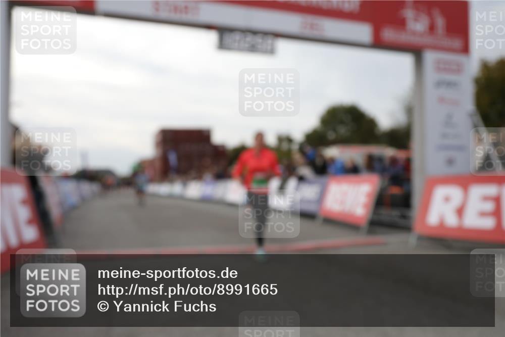 03.10.2025 - Köhlbrandbrückenlauf Yannick Fuchs http://msf.ph/oto/8991665 03.10.2025 16:02:56 Ziel 7125, 7278, 7386, 7673, 7923, 9023, 9619 meine-sportfotos.de