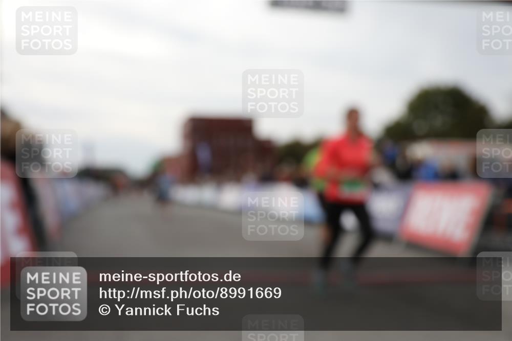 03.10.2025 - Köhlbrandbrückenlauf Yannick Fuchs http://msf.ph/oto/8991669 03.10.2025 16:02:56 Ziel 7125, 7278, 7386, 7673, 7923, 9023, 9619 meine-sportfotos.de