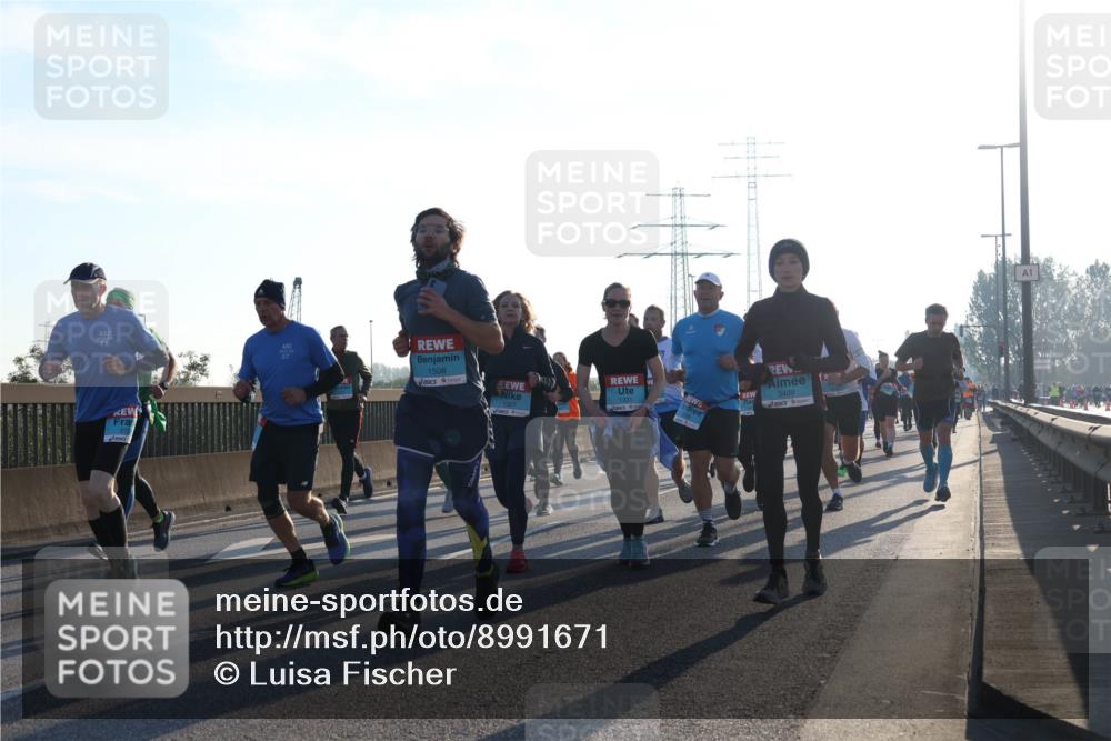 03.10.2025 - Köhlbrandbrückenlauf Luisa Fischer http://msf.ph/oto/8991671 03.10.2025 10:16:45 Position 3 1508, 1327, 1331, 3409, 1 meine-sportfotos.de