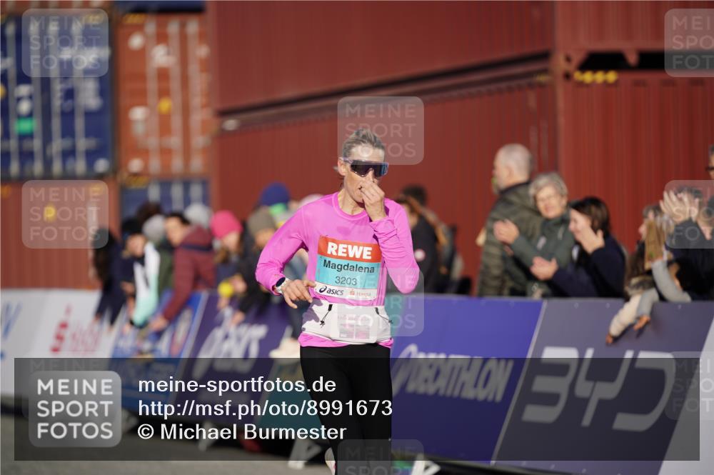 03.10.2025 - Köhlbrandbrückenlauf Michael Burmester http://msf.ph/oto/8991673 03.10.2025 09:49:20 Ziel 1022, 3203 meine-sportfotos.de