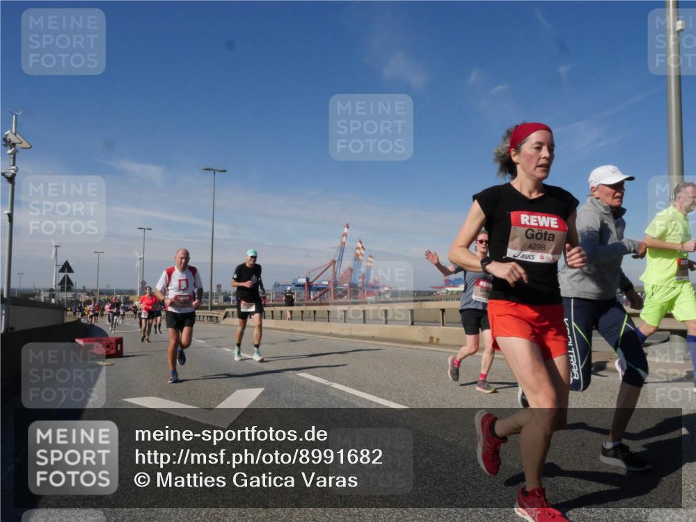 03.10.2025 - Köhlbrandbrückenlauf Matties Gatica Varas http://msf.ph/oto/8991682 03.10.2025 12:42:53 Position 2 4298 meine-sportfotos.de